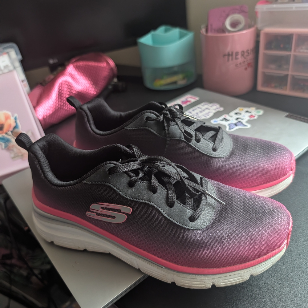 Skechers Women's Black and Pink Ombre Sneakers